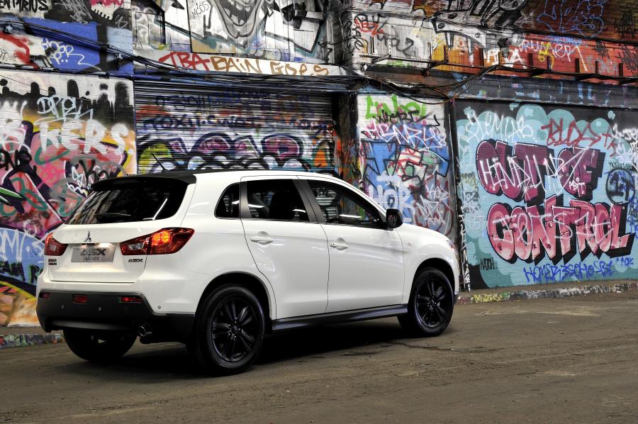  Mitsubishi ASX Black 2011 года  (UK) (фото 95 из 109)